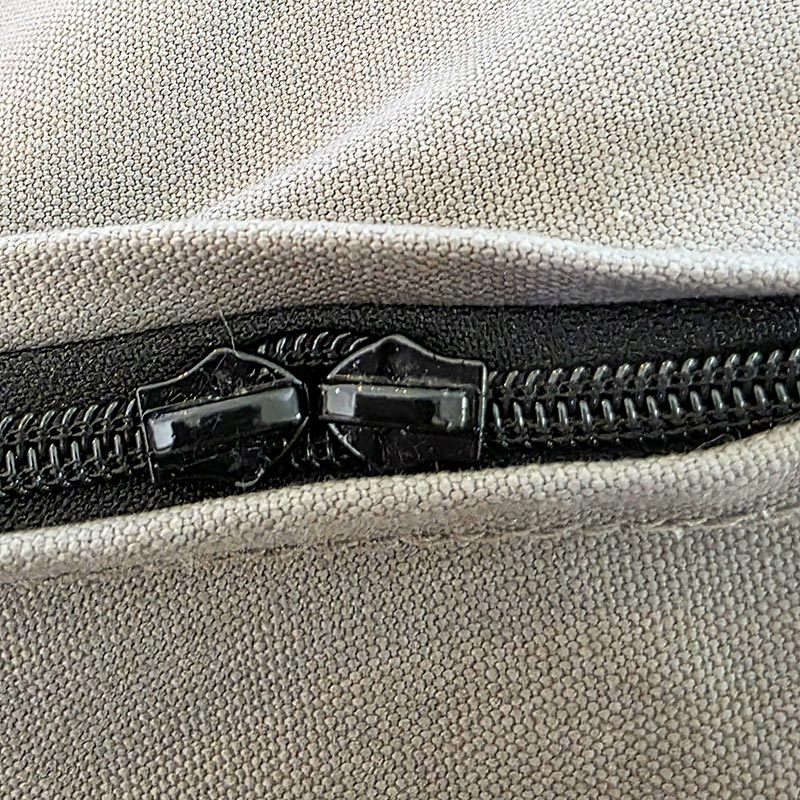 Double Zipper System for extra support and security. This is featured on all of Mooi Living Canvas Bean Bag Range.